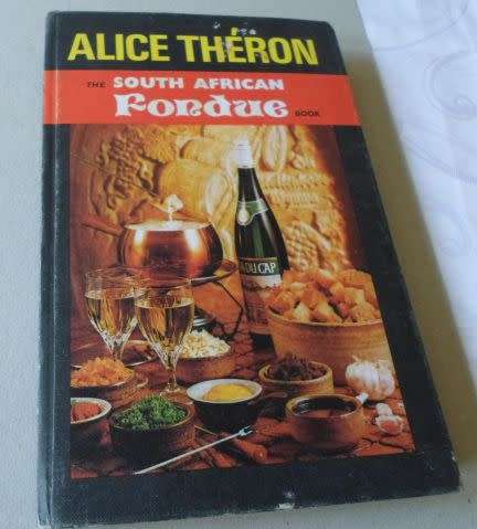 THE SOUTH AFRICAN FONDUE BOOK - ALICE THERON ( 0,30 kg )