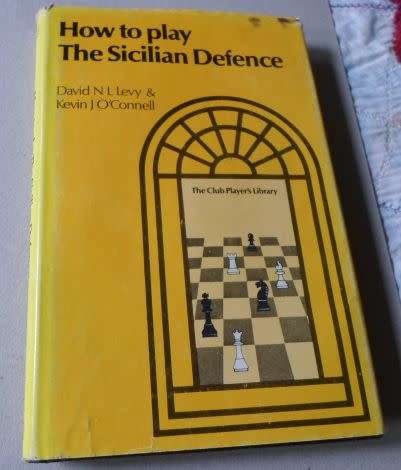 HOW TO PLAY THE SICILIAN DEFENCE - DAVID N.L. LEVY & KEVIN J O'CONNELL ( 0.30 kg )