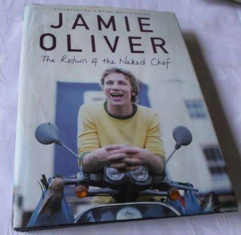 THE RETURN OF THE NAKED CHEF - JAMIE OLIVER ( weight 1 kg )