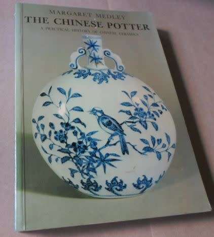 THE CHINESE POTTER - A PRACTICAL HISTORY OF CHINESE CERAMICS - MARGARET MEDLEY ( 0,70 kg )