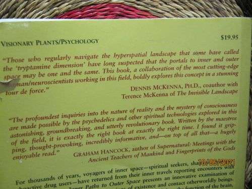 INNER PATHS TO OUTER SPACE - JOURNEYS TO ALIEN WORLDS THROUGH PSYCHEDELICS AND OTHER SPIRITUAL TEC..