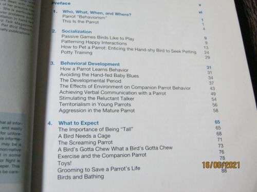 GUIDE TO A WELL-BEHAVED PARROT - MATTIE SUE ATHAN - BARRON`S