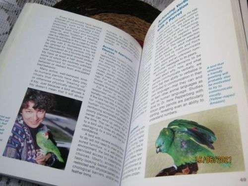 GUIDE TO A WELL-BEHAVED PARROT - MATTIE SUE ATHAN - BARRON`S