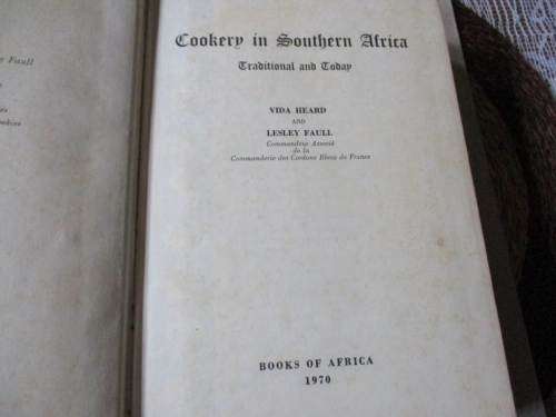 COOKERY IN SOUTHERN AFRICA - TRADITIONAL AND TODAY - VIDA HEARD AND LESLEY FAULL
