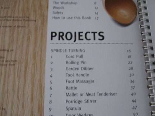 WOODTURNING - STEP-BY-STEP INSTRUCTIONS FOR 22 INSPIRING PROJECTS - PHIL IRONS