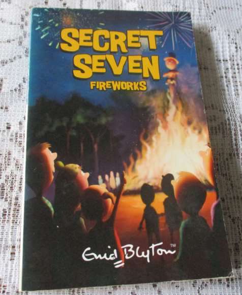 FIREWORKS - SECRET SEVEN - ENID BLYTON