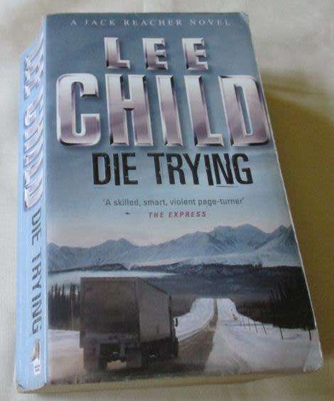 DIE TRYING - LEE CHILD