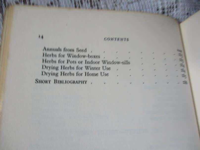 PLEASURES OF HERBS - AUDREY WYNNE HATFIELD