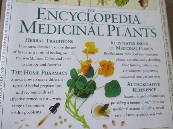 THE ENCYCLOPEDIA OF MEDICINAL PLANTS - A PRACTICAL REFERENCE GUIDE TO OVER 550 KEY HERBS & THEIR MED