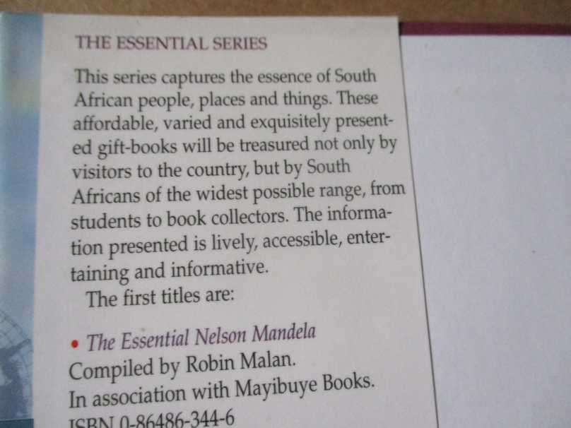 THE ESSENTIAL GUIDE TO WHALES IN SOUTHERN AFRICA - MIKE BRUTON