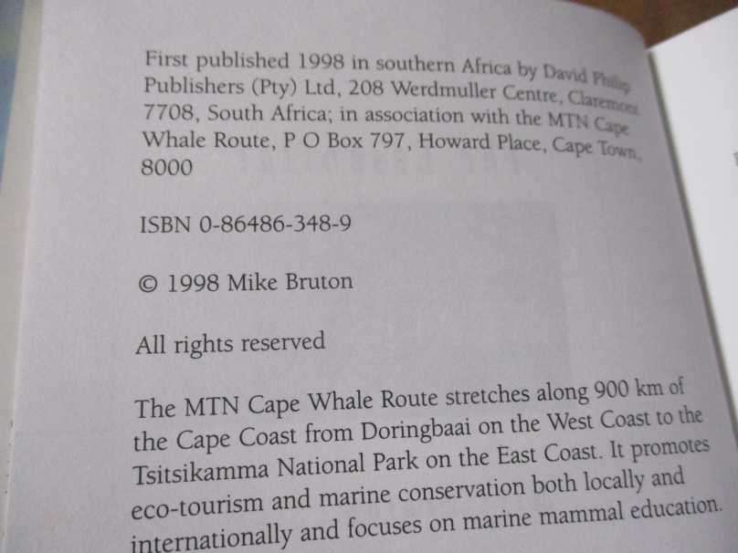 THE ESSENTIAL GUIDE TO WHALES IN SOUTHERN AFRICA - MIKE BRUTON