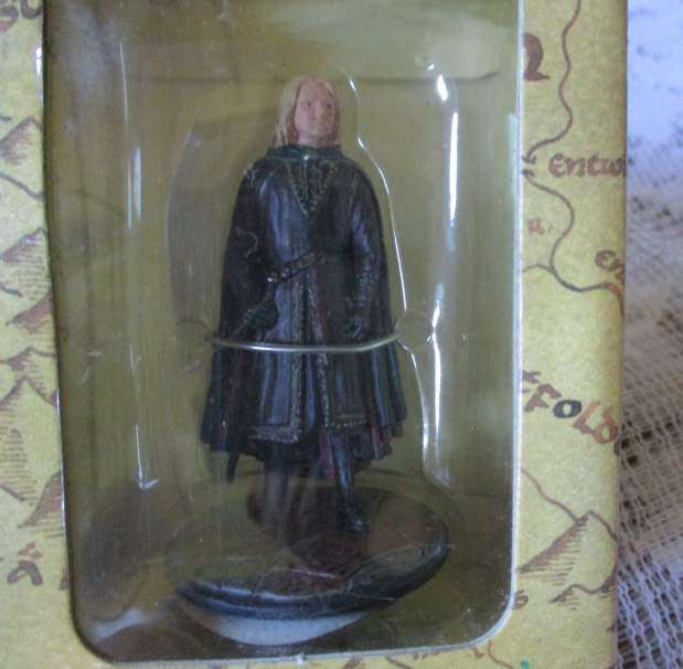 LORD OF THE RINGS FIGURINE