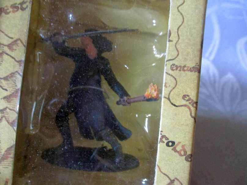 ARAGORN  - LORD OF THE RINGS FIGURINE