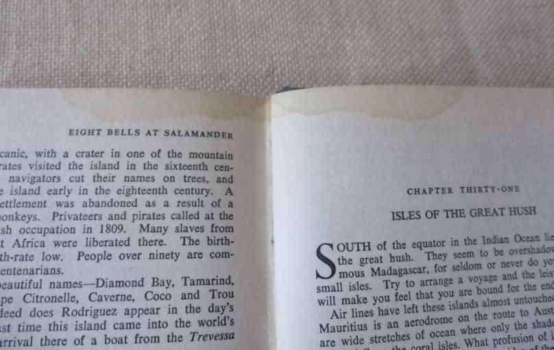 EIGHT BELLS AT SALAMANDER - LAWRENCE G GREEN ( damaged )