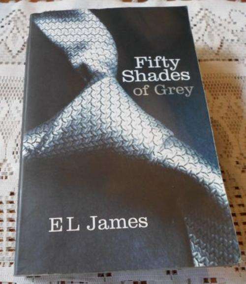 FIFTY SHADES OF GREY - E.L. JAMES