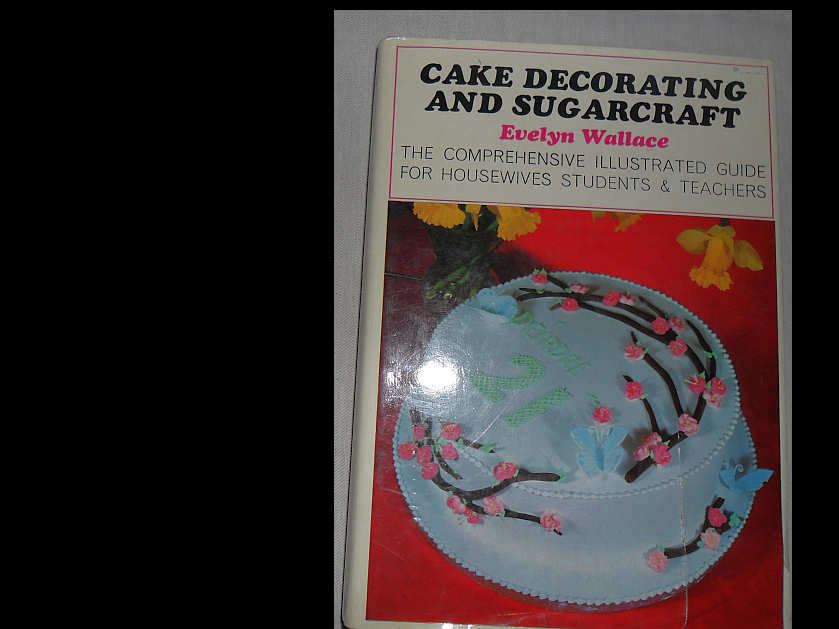 CAKE DECORATING AND SUGARCRAFT - EVELYN WALLACE