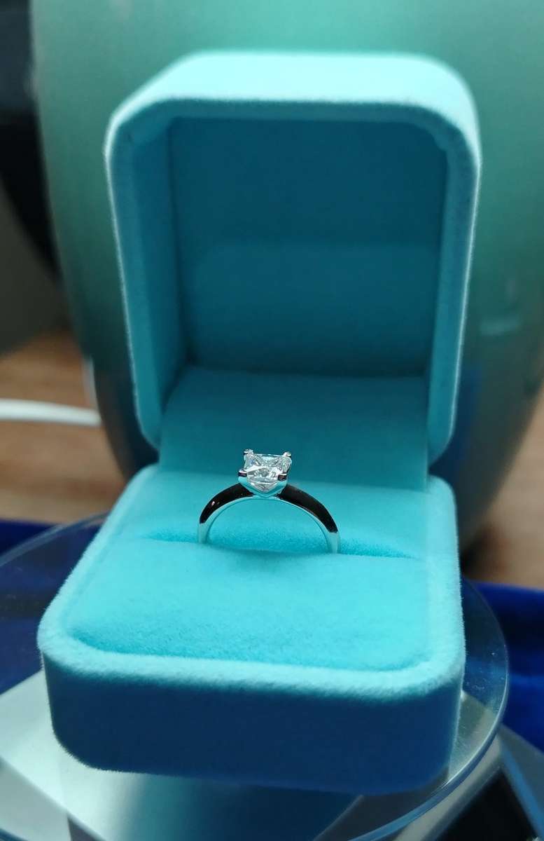 BRAND NEW CERTIFIED 1CT PRINCESS CUT SOLITAIRE MOISSANITE Set in 18KT WHITE GOLD SETTING