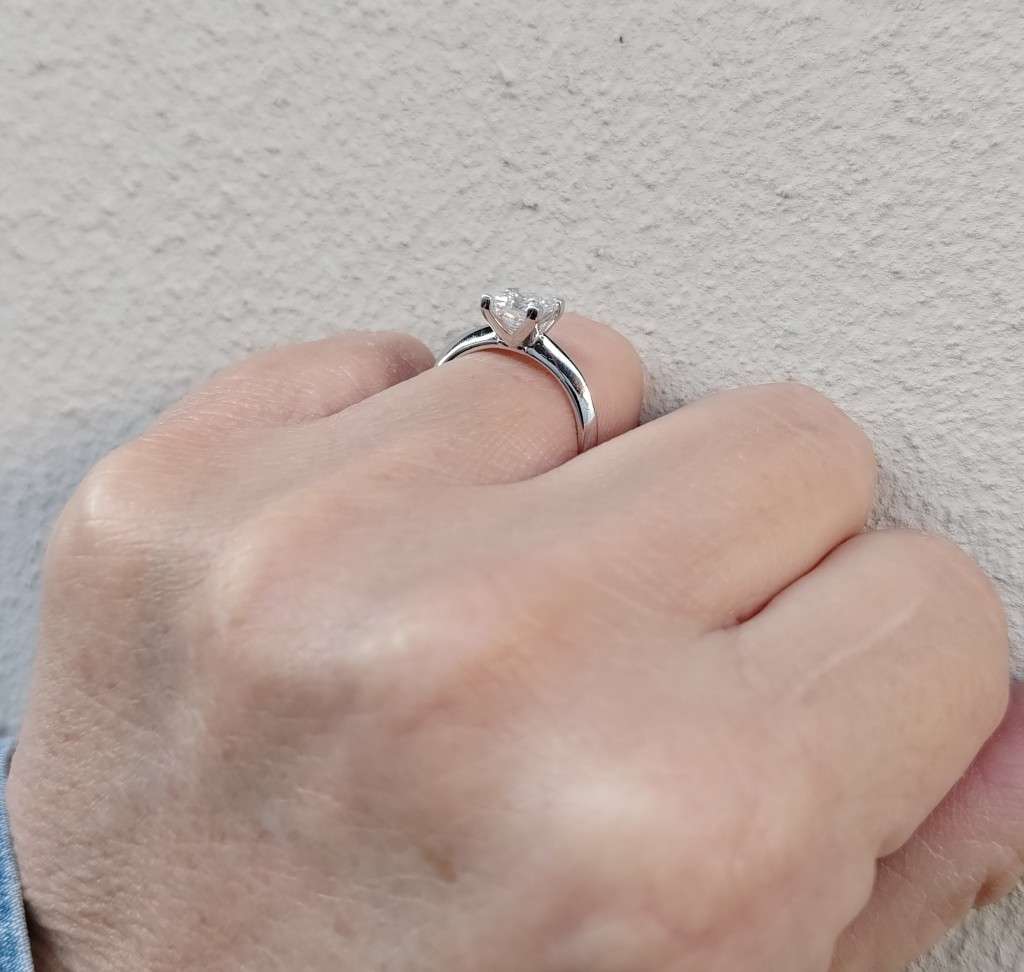 BRAND NEW CERTIFIED 1CT PRINCESS CUT SOLITAIRE MOISSANITE Set in 18KT WHITE GOLD SETTING