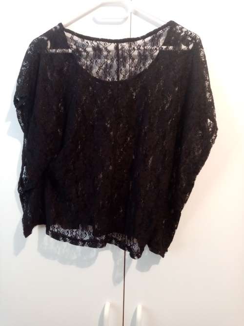 Black lace top 34-36
