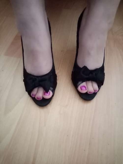 Black lace peep toe shoes 5