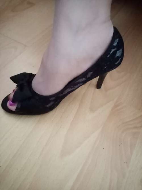 Black lace peep toe shoes 5