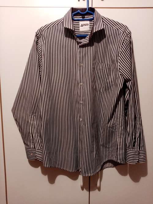 White and black striped shirt 38