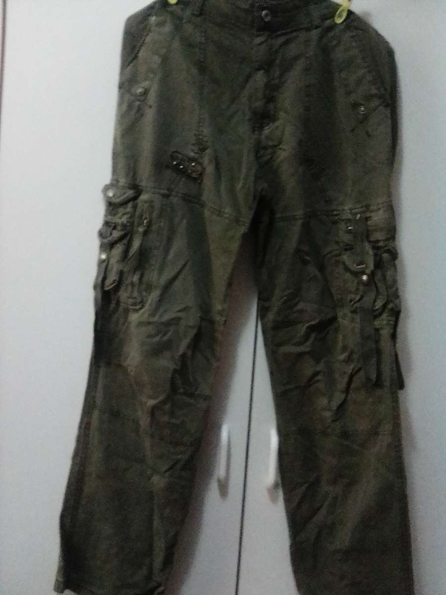 Green cargo pants with multiple pockets size 34