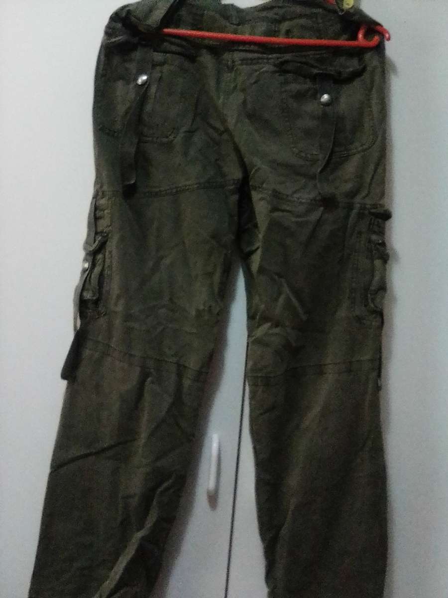 Green cargo pants with multiple pockets size 34