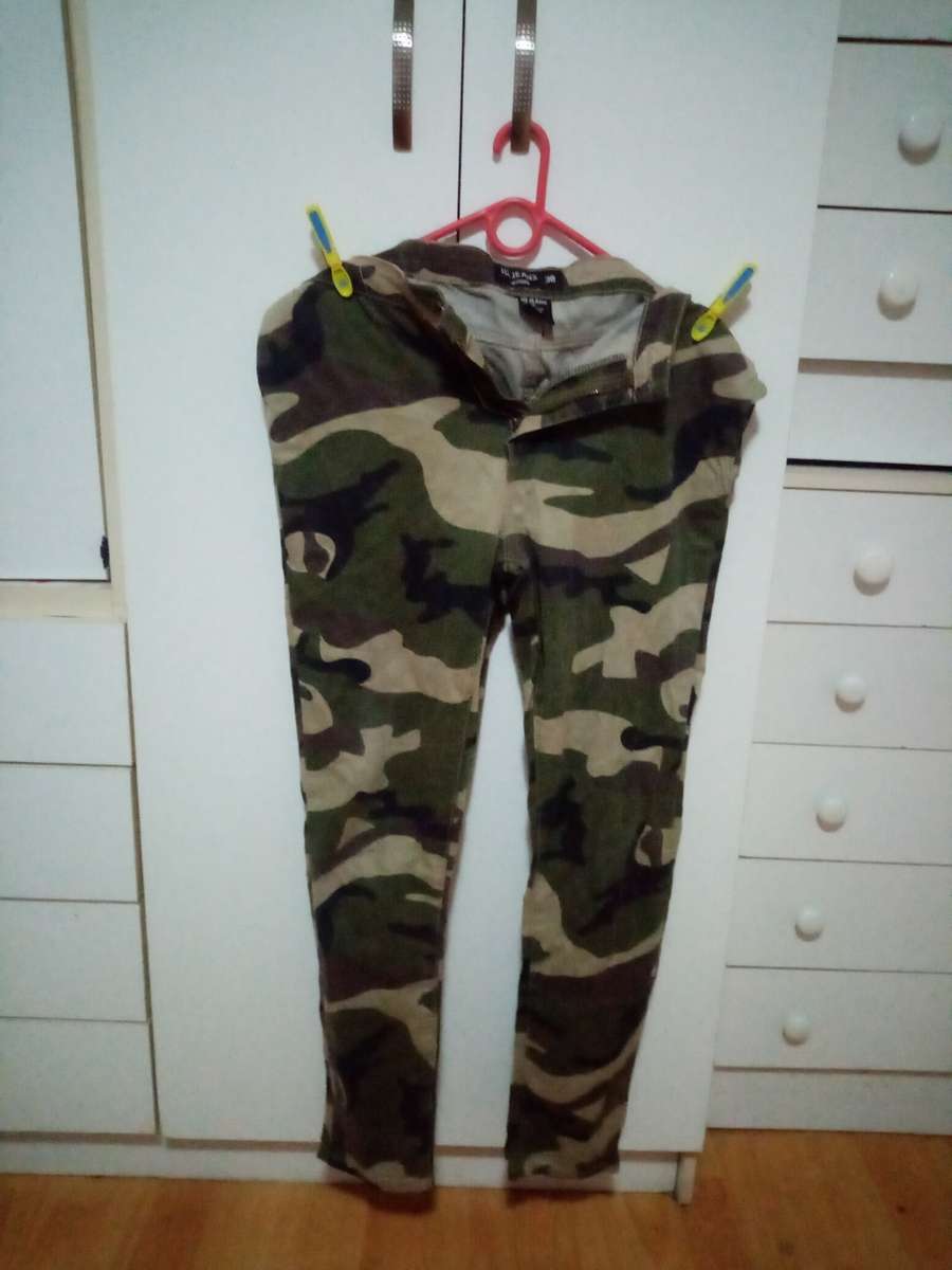 Stunning camo skinny jeans size 38