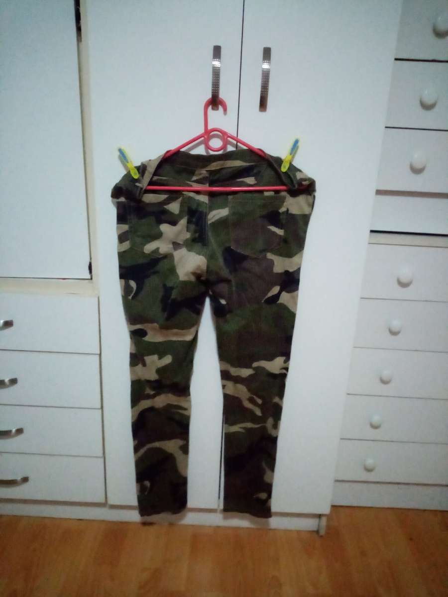 Stunning camo skinny jeans size 38