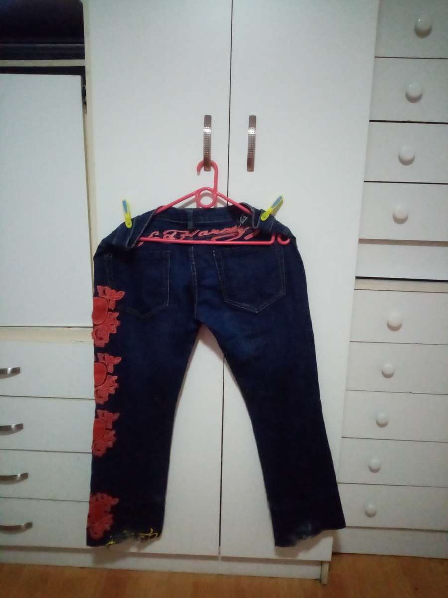 Ed hardy denim jeans with skull embroidery size 34(big make)