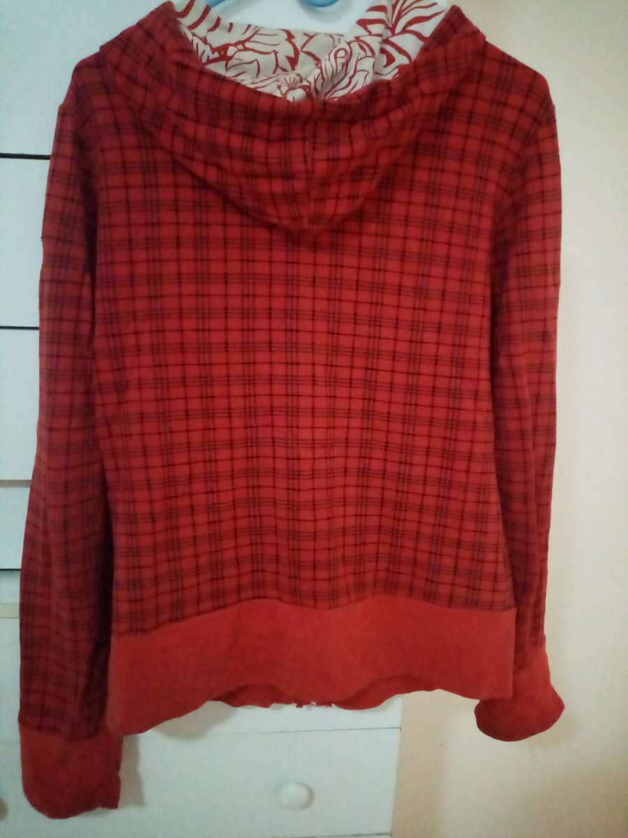 Stunning gotcha tartan hoodie size XL