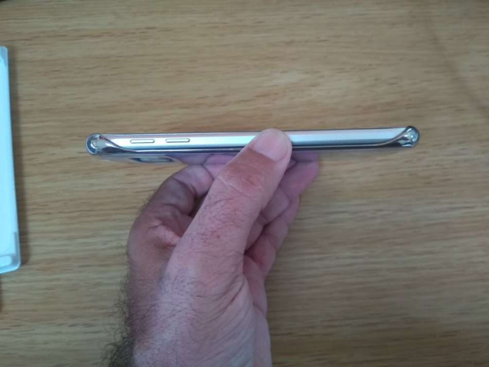 Samsung S6 Gold, 32Gb including wireless charger and brand new S6 cover