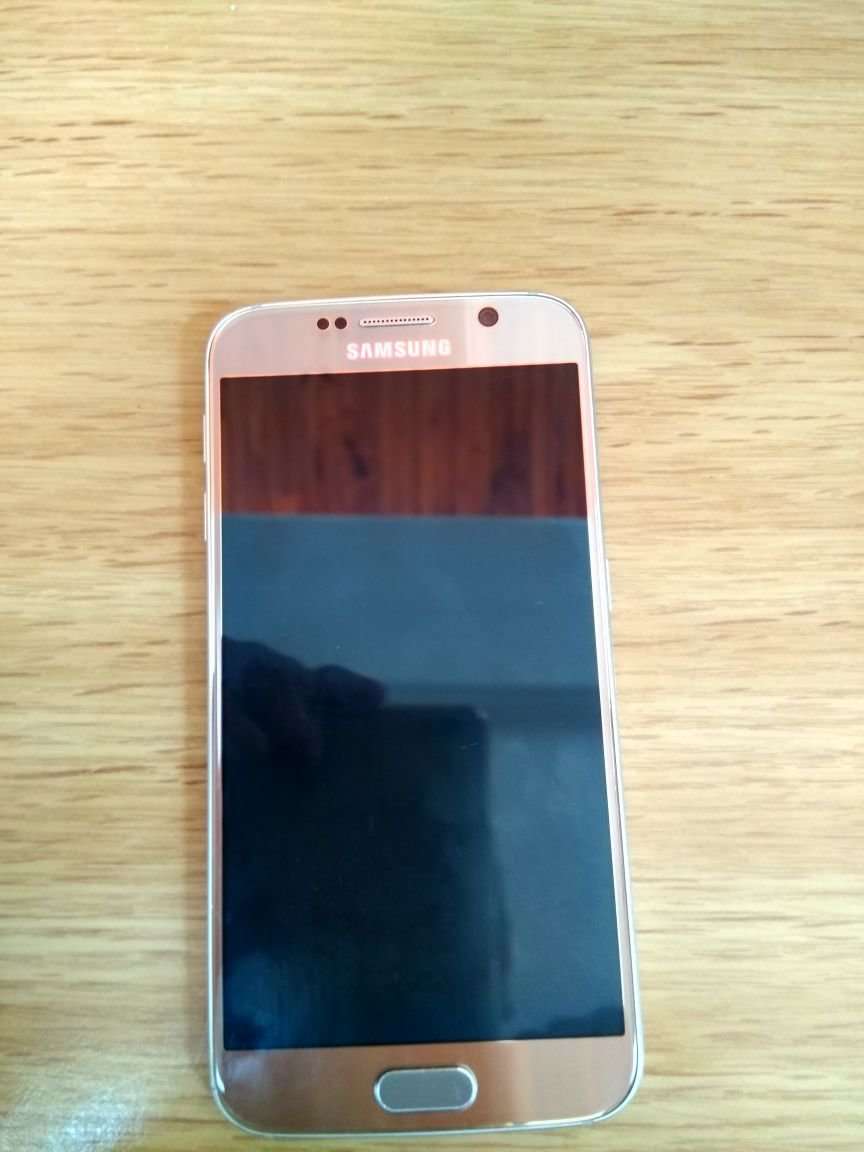 Samsung S6 Gold, 32Gb including wireless charger and brand new S6 cover