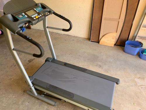 TROJAN PROFESSIONAL FITNESS TREADMILL