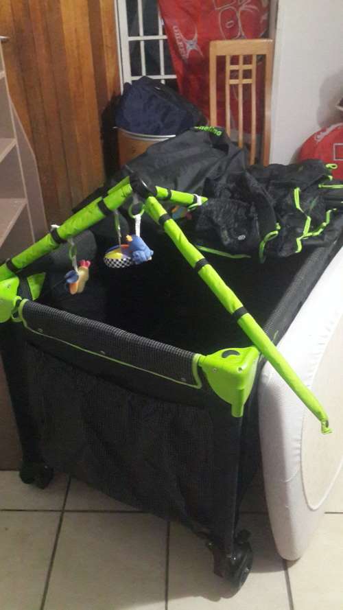 WOW!!GREEN CHELINO CAMPING COT WITH ALL ACCESSORIES MASSIVE BARGAIN DONT MISS OUT ! SEE PICS