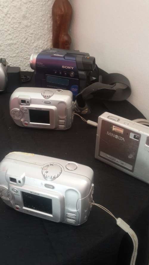 WOW!! JOB LOT CAMERAS ,VIDEO CAMERAS AND A LOT MORE NT TO BE MISSED!!!!!!