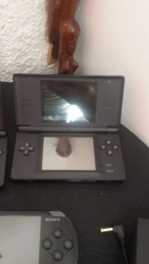 Wow!! JOBLOT OF PSP ,NITENDO DS AND XBOX ALL FOR ONE BID DONT MISS OUT MASSIVE BARGAIN !!!