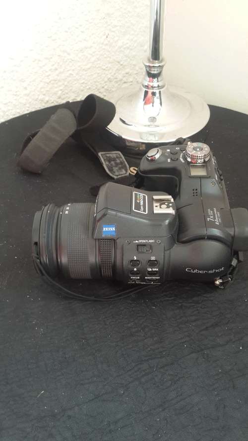 WOW!! SONY CYBERSHOT 4 COLOR SUPER HAD CCD MASSIVE BARGAIN STARTING AR R1