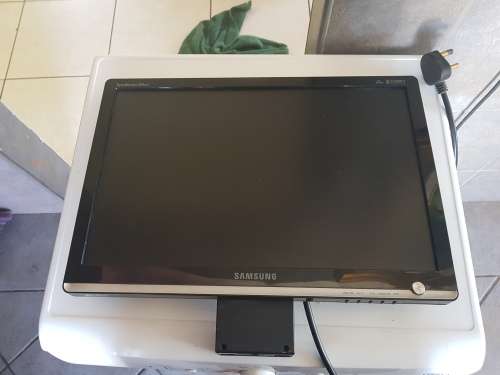 Samsung syncmaster 206bw 20 inch monitor please read