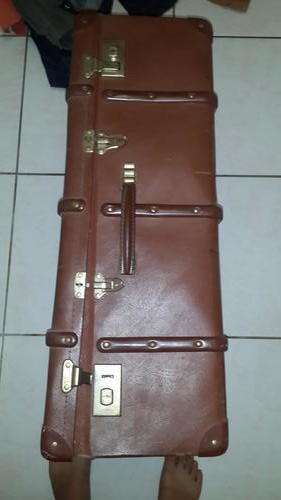 Amazing antique cheney england suitcase very rare and in excellent condition dont miss out !!!!