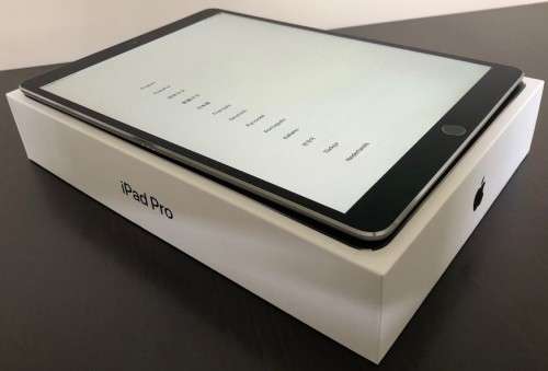 Apple iPad Pro 10.5" 64GB WiFi + Cellular - Space Grey with Apple Smart KeyBoard Included