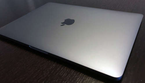 Apple MacBook Pro 15 Inches Retina[Touchbar]. QuadCore i7. 16gb Ram, 256gb SSD. Touch ID. Nvidia GPU