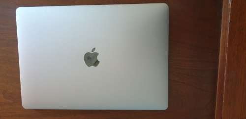 MACBOOK Pro 13 Retina/TOUCHBAR. i5,512SSD,8gb Ram.TouchID.Apple Factory Default Batt@20 C/Count only