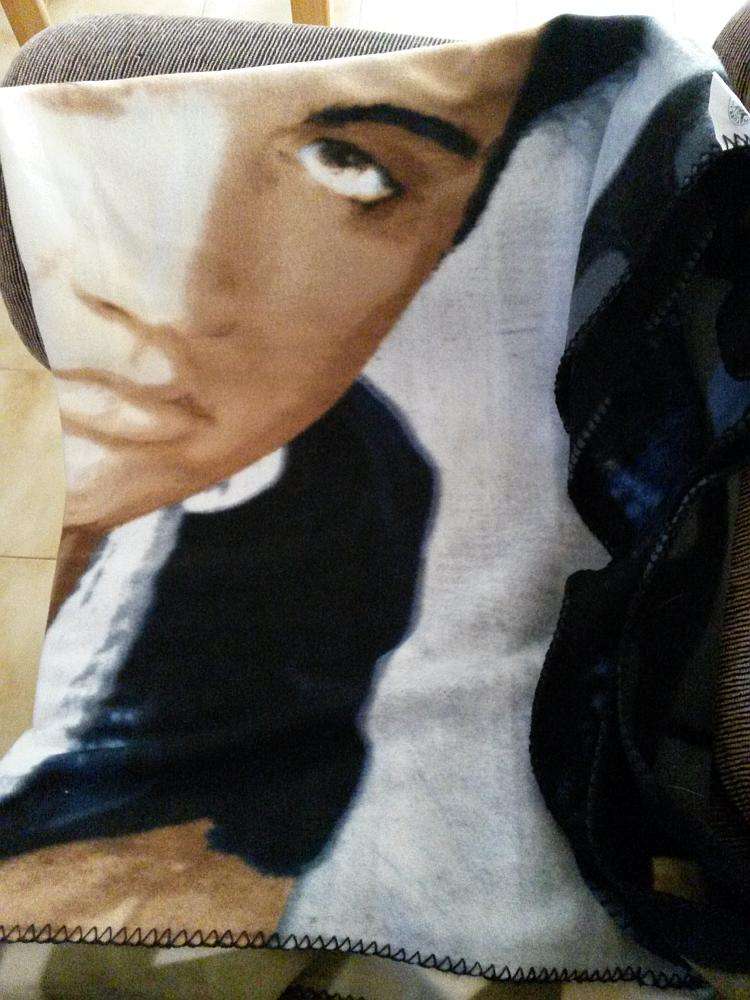 BOX 09 - Elvis Presley Collectables - Amazing Pick-a-Box Sale