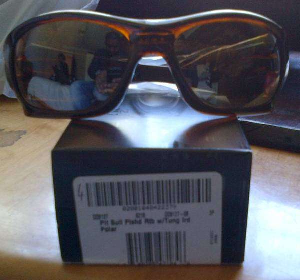 **********GENUINE OAKLEY - PITBULL SUNGLASSES INCLUDING POSTAGE**********