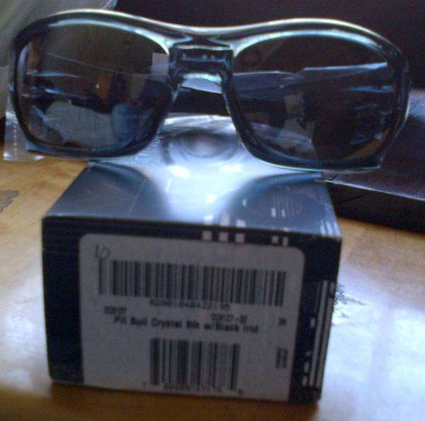**********GENUINE OAKLEY - PITBULL SUNGLASSES INCLUDING POSTAGE**********