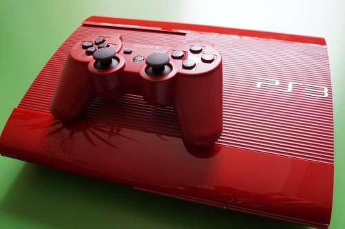 Sony Playstation 3 Super Slim Konsole - 500GB - Garnet Red + 2. DualShock Controller (PS3) + 2 Games