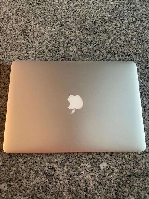 MACBOOK AIR CORE i5  13 INCH 2017 IMMACULATE CONDITION LOW CYCLE COUNT