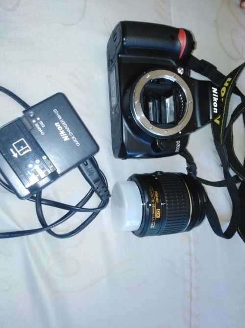 NIKON D3000 WITH 18-55MM LENS